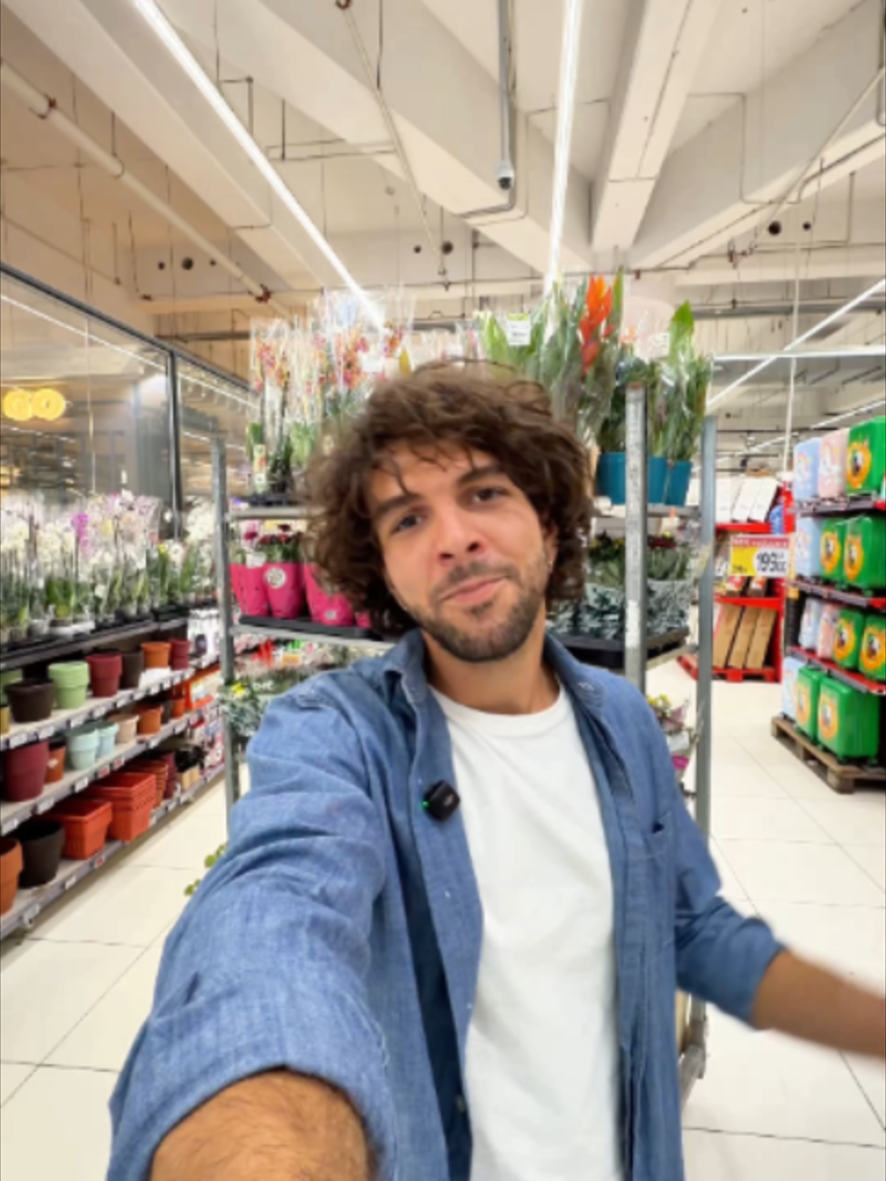 Te duci la cumpărăturile săptămânale și te găsește pasiunea pentru colecționat. 🙃​ La Carrefour găsești stickere Panini Adrenalyn, reviste LEGO cu surprize și pachete surpriză Pokémon. ​