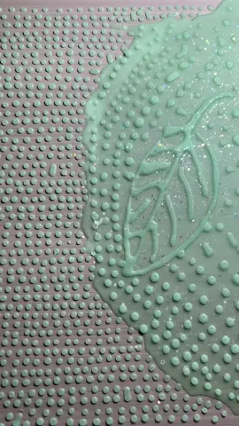 Immerse yourself in watching the wax scraping decompression video #wax #decompress #asmr #relax#waxjugasmr