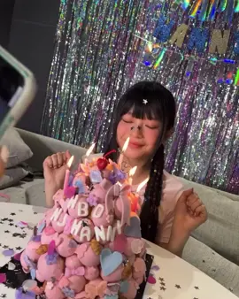 some clips that does hanni have on her birthday back then • #hanni #22 #hday 