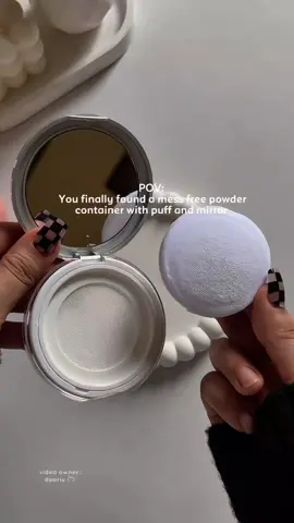 a must have in every women's makeup bag, a loose powder container with puff and mirror inside 😍😍 #compactmirror #refillablecontainer #compactpowder  #compactpowdercontainer #refillablemakeup 