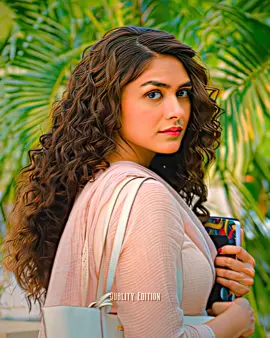 Mrunal ji first Choice🌸 . . Follow: @quality..edition for more © 2026 Quality Edition Copyright Reserved . . . . #mrunalthakur #crush #Love #vijaydevarakonda #qualityedition 