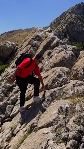 اینجا اوپرت مرز استان سمنان و مازندران، اگر شما روزهای بارونی برید دریای ابر میبینید و اگر ابر نبود تا آخر استان مازندران می توانید تماشا کنید، منطقه خان خیلی امنه، حتما آب و هوا رو چک کنید برف نیاد که بد تو دردسر میوفتید