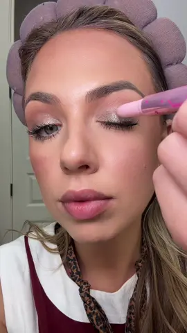 @Too Faced Quickie Queen Eyeshadow Sticks #tiktokshopcreatorpicks #ttsbeautybesties #tiktokshopfalldealsforyou #toofaced 