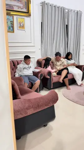 Suara terbanyak bukan jadi penentu bagi ras terkuat di bumi 🤣😂#viraltiktok #fypシ゚viral 
