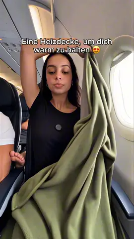 Kommentiere „DECKE“ für mehr Infos 💕🔥 Wenn dir auf Reisen immer kalt ist, wirst du das lieben… ✈️🥶💕 Perfekt, um unterwegs gemütlich und warm zu bleiben. Eine weiche und kuschelige Heizdecke – ideal für lange Fahrten, Roadtrips, Wochenendausflüge, Camping oder einfach für kalte Tage unterwegs. 🚗🏕️❄️ Heizdecke • Reisedecke • Reisezubehör • bequem reisen • Roadtrip • reiselustige Frauen • warme Decke • Autofahrten • Wochenendausflüge • Camping • Reise-Essentials • Geschenk für Reisende 💕✈️ #Reisen #Reiselust #Heizdecke #Reisezubehör #Roadtrip 
