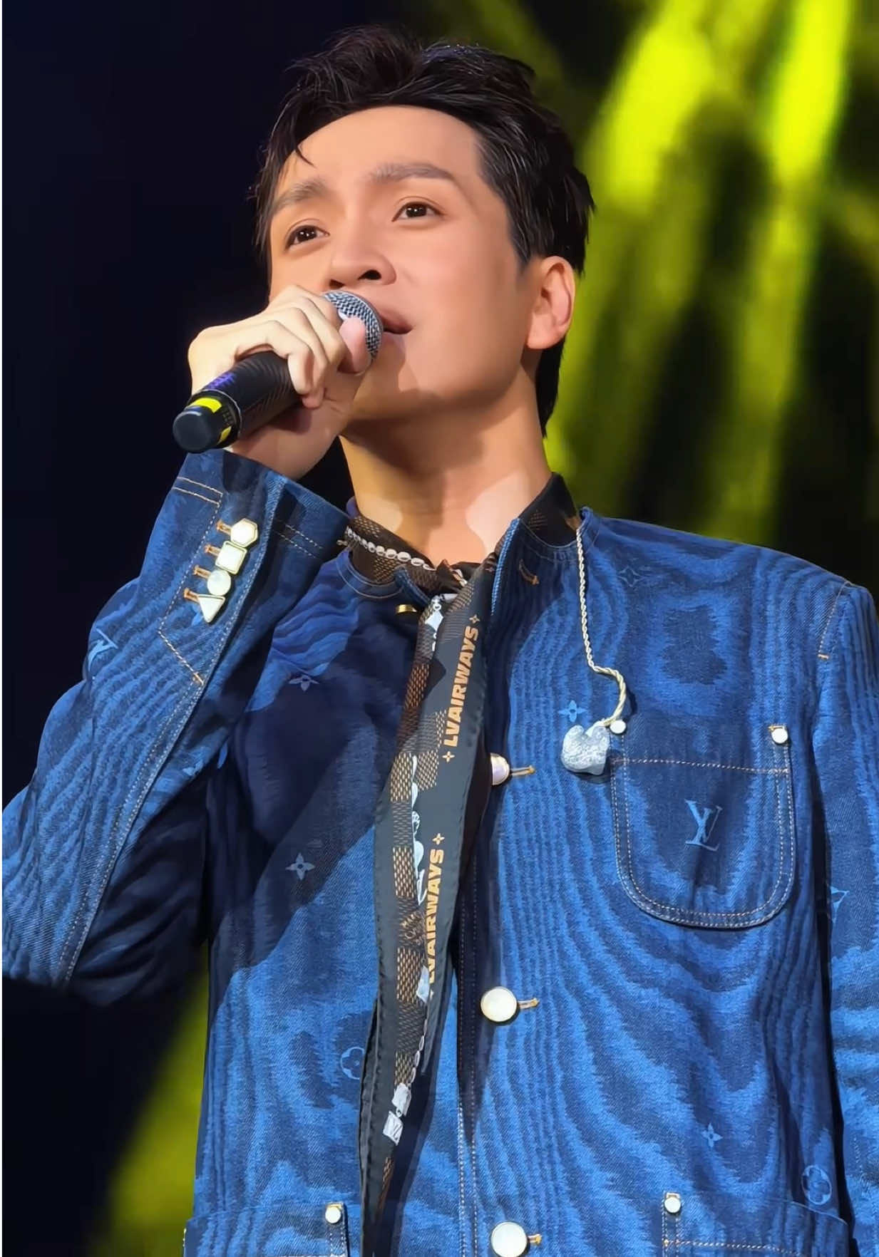 [Người ơi, anh xin lỗi... Bao ngày say vắt khô anh rồi...] #Trending #bachcongkhanh #xuhuong #livemusic #nghegionoiemdentimtoi 