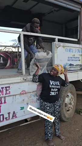 😂😂 Marion Nape leo amesema maneno haitoshi, akaingia site akabeba cement mwenyewe! 💪🏽🔥 Hii ni kazi proper! #MarionNape #MamboNiKazi #Kanyari2027 #VijanaNaKazi #GroundWork