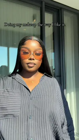 Do my makeup with me 🤭🤩 #makeuptutorial #vira #fyp #blackgirlmakeup #peace 