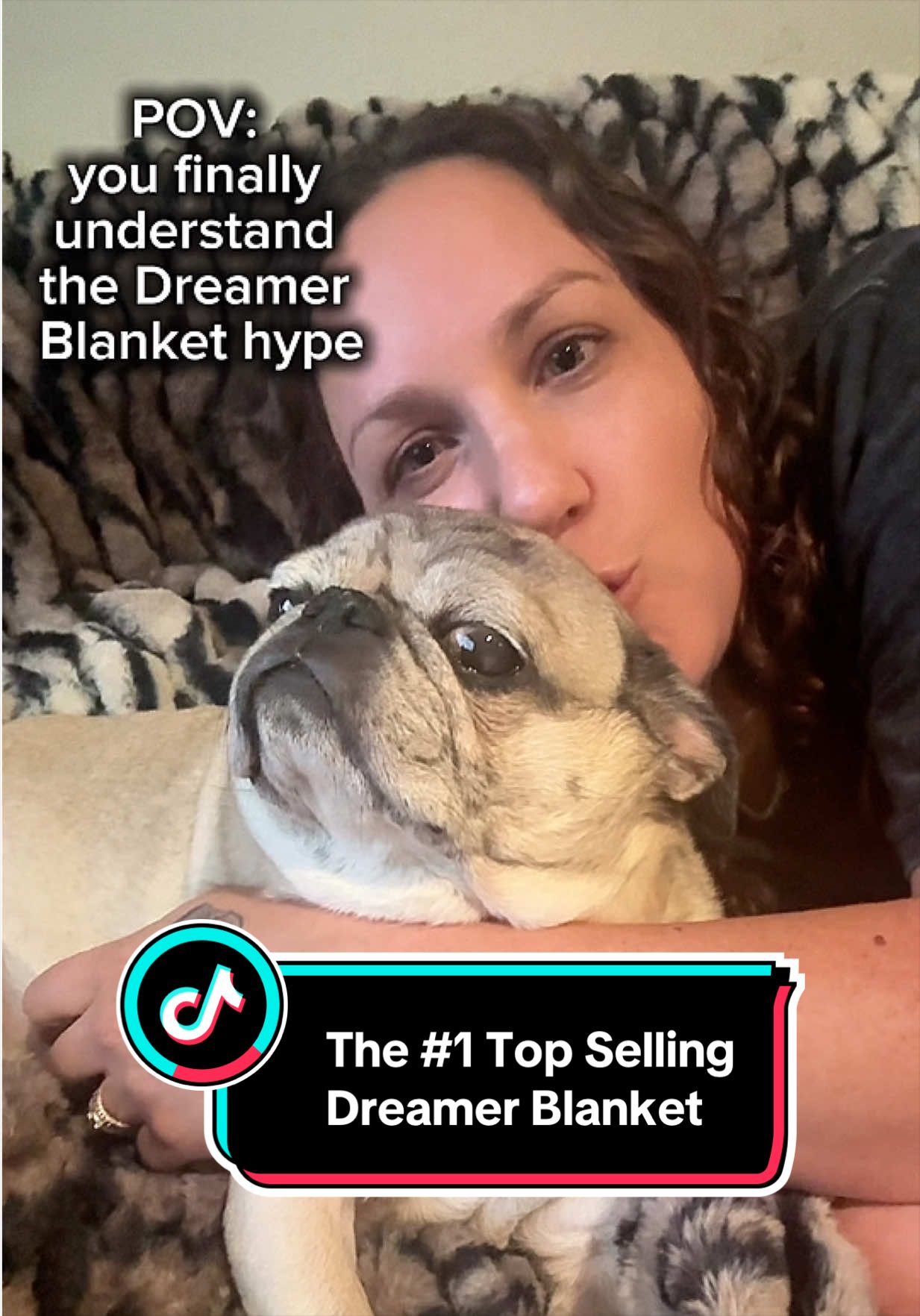 Okay, I get the Dreamer Blanket hype now 😂☁️ It’s ridiculously soft, slightly weighted, and basically impossible to get out from under once you’re cozy. Clearly, I’m not the only one obsessed. 🐶@Comfrt  #DreamerBlanket #CozyHome #comfrt #CozyFinds #BlanketSeason
