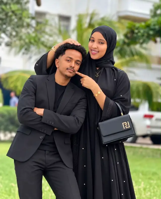 Dheg ha u dhigina buuqa idinku socda balse cashar ka barta,, Waan aqaanaa waliba si weyn ayaan u fahansanhy marka family midoobaan caqabadaha eey kala kulmi karaan noloshaan casriga ayadoo eey dadkii xumaantoodii xadka dhaaftay maantana aanay ogoleen Reer dhisan qurux badan oo faraxsan,, @Deeq H. Mohamed maanta Indhaha kaliya ka daawo wax kaste oo socda xisaabso cid kaste oo garabkaaga ka baxdo ama attention ka raadiso jabinta qalbigaaga ama midka reerkaaga, tan waa laga gudbayaa next 24hr balse baro meel ku qoro hadaad cafisana allah kuma cafiyo ka aarso bari qofkii maanta waxkuu dhimay, Kaligaa waxba kaama dhibteen balse qofka xaaskaaga u gafay meel gaar ah uga qor book-gaaga,, Wada jira oo nabad gala dhamaan taageerayaasheyda & anigaba idinka ayaan idinla jirnaa😍😍😍😍😍👏🫶🫂