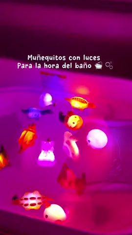 Muñequitos con luces para la hora del baño de nuestros bebés hay para niño y niña son sellados para que no se les entre el agua y no se les cree moho #toys #babytoys #kids #momlife #juguetes 