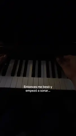Una noche de octubre… Mrs Magic - Piano version #piano #lovesong #relatable #mrsmagic #mymind 