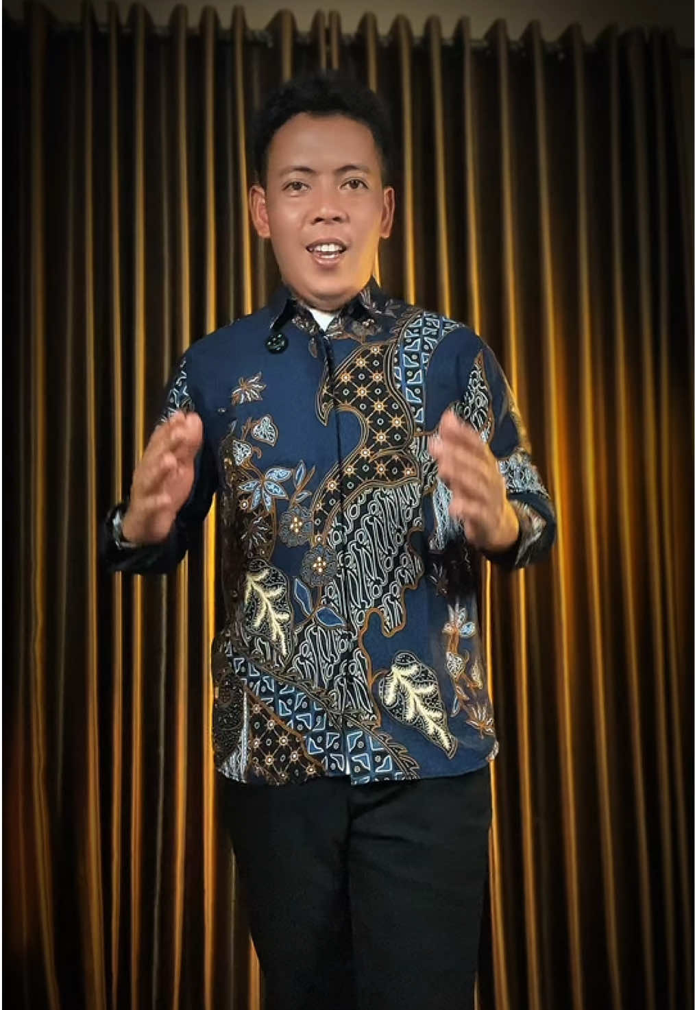 Kemeja Batik Pria Keren #kemeja #kemejabatik #kemejabatikpria #batik 