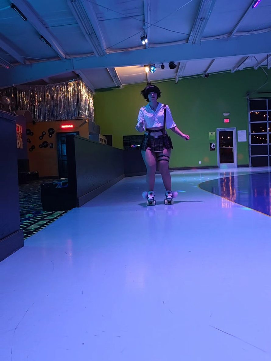 enjoy this while it lasts lol #cosplay #rollerskating #devilmaycry #devilmaycrycosplay #dmc 