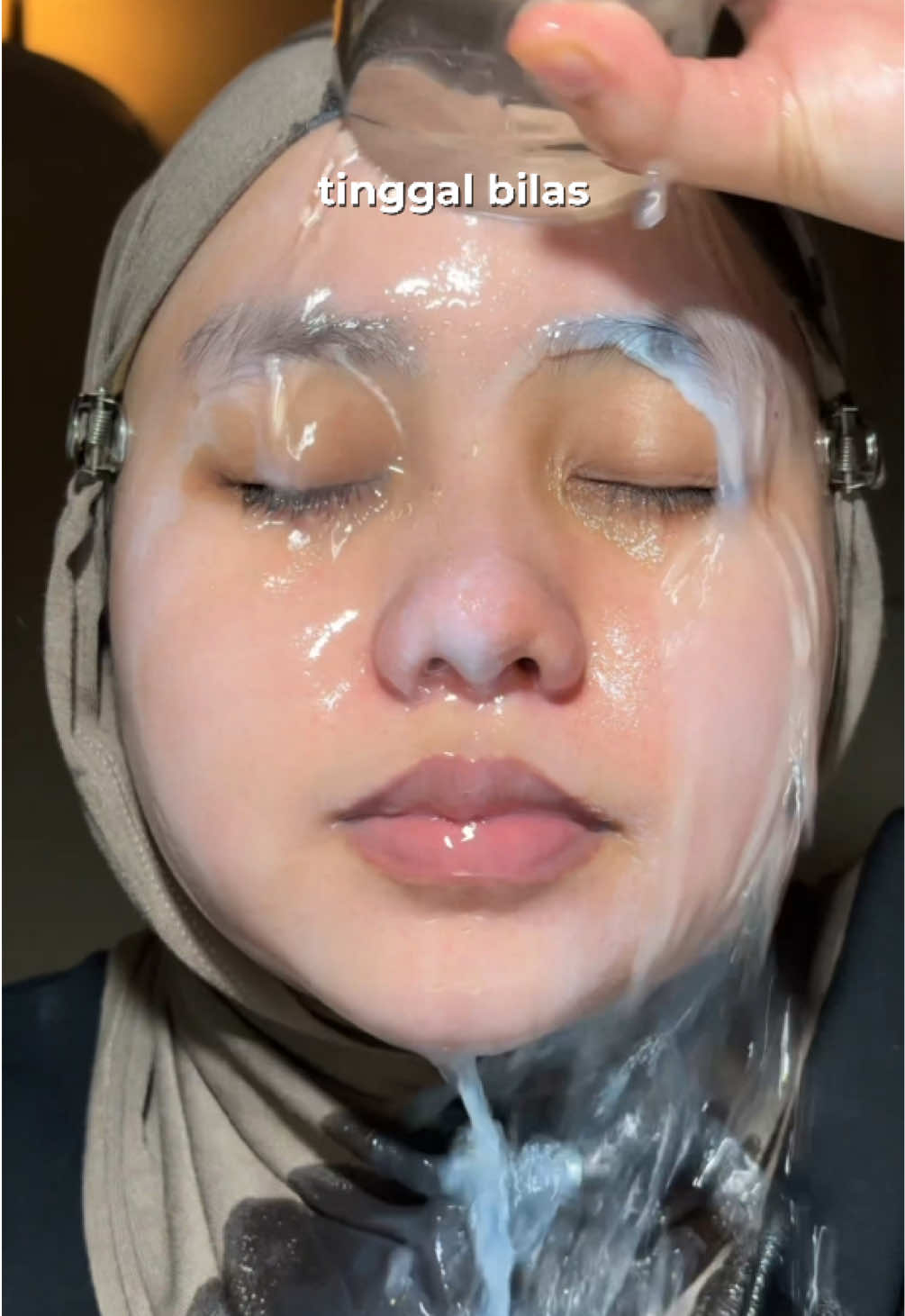 clean skin starts with a good first cleanse ♡ #cleansingoilg2g #cleansingoilviral #glowingskin #komedoremover #makeupremover 