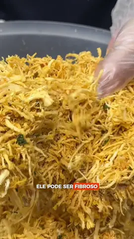 🚨 Frango úmido ou triturado pode atrapalhar sua produção! Para nunca mais errar: bem refogado, desfiado e cremoso. Confira as dicas no vídeo e salve para sua próxima produção! 😉 #salgados #coxinha #dicas #compactaprint #maquinadesalgados 