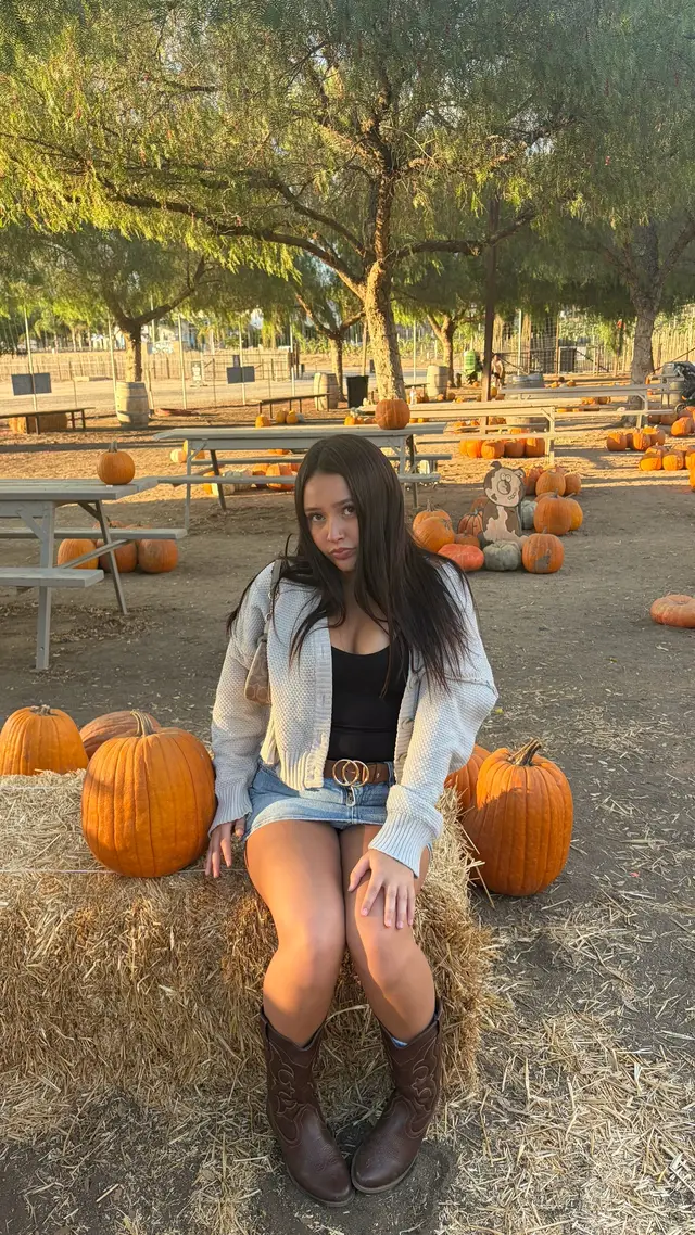 #pumpkinpatch #fall #outfitinspo #pictures #ihaveabf 