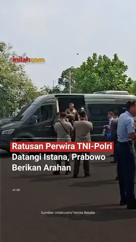 Ratusan perwira TNI dan Polri mendatangi Kompleks Istana Kepresidenan, Jakarta, Selasa (7/10/2026), untuk mengikuti taklimat bersama Presiden Prabowo Subianto. Sejumlah pejabat tinggi TNI dan pemerintah juga tampak hadir dalam agenda tersebut. Kepala BNPB Letjen TNI Suharyanto menyebut para peserta datang untuk mendengarkan arahan Presiden, meski materi yang akan dibahas belum dijelaskan. Agenda serupa sebelumnya juga pernah digelar Prabowo bersama para perwira TNI-Polri. - Selengkapnya kunjungi website dengan klik link di bio atau download aplikasi di AppStore dan Google Play Store. #Inilahcom #TNI #Polri #Prabowo #InilahNews