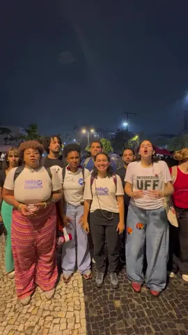 UFF É TERRITÓRIO ANTIFASCISTA! ✊🏽 Hoje, os estudantes da Universidade Federal Fluminense deram a linha sobre a política do Rio de Janeiro, é Bolsonaro nunca mais!
