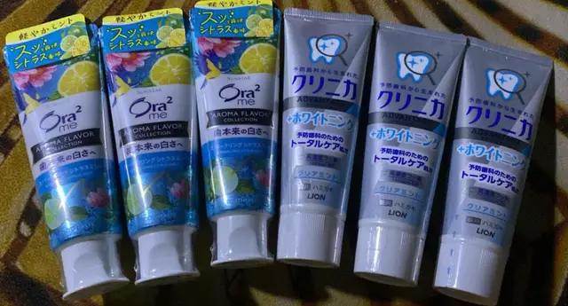 🌸Ora2 me Sparkling Citrus Mint🌸 💰Price 25000 Ks  ✍️ကော်ဖီ၊ လက်ဖက်ရည်တို့ကြောင့်ဖြစ်သော သွားချေးများကို ဖယ်ရှားပေးပြီး သွား၏ မူလအဖြူရောင်ကို ပြန်လည်ရရှိစေမှာနော်👌 ✍️သံပရာနှင့် ပူစီနံ (Citrus Mint) ရနံ့ ပေါင်းစပ်ထားတာမို့  ခံတွင်းကို မွှေးကြိုင်လန်းဆန်းစေမှာပါ👌 🌸Clinica Advantage Whitening / Clear Mint🌸 💰Price 25000 Ks  ✍️သွားနှင့် သွားဖုံး ကျန်းမာရေးအတွက် လိုအပ်သော Total Care အမျိုးအစားဖြစ်ပြီး သွားပိုးစားခြင်းကို အထိရောက်ဆုံး ကာကွယ်ပေးပါတယ်👌 ✍️သွားကို ဖြူစင်စေသည့် (Whitening) အာနိသင်ပါဝင်ပြီး ကြွေလွှာကို ကာကွယ်ပေးပါတယ်👌 ✍️ပူစီနံအရသာ (Clear Mint) ဖြစ်သောကြောင့် ခံတွင်းအနံ့ဆိုးများကို ဖယ်ရှားပေးပြီး လန်းဆန်းစေပါတယ်👌 #သွားတိုက်ဆေး #fyp #JapanTreasureHub #instocknow✅❤️ပစ္စည်းအသင့်ရ #tiktokmyanamr🇲🇲❤🤣 