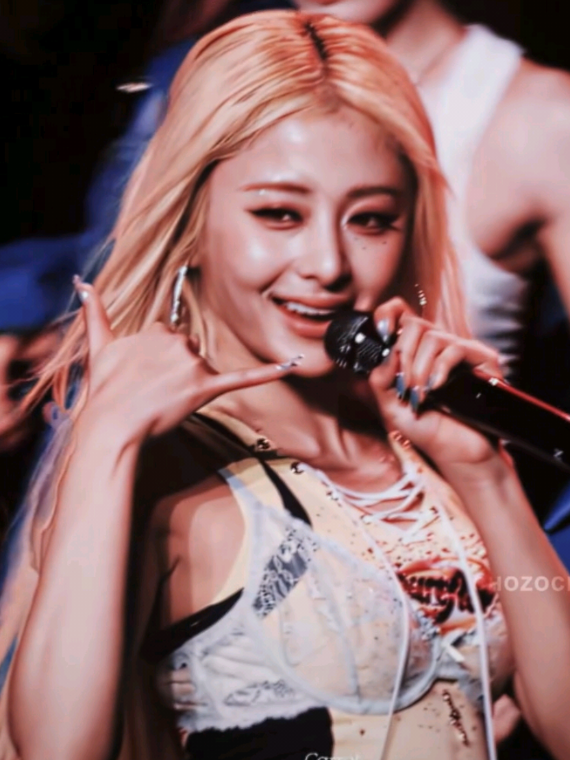 there's not a single day that I don't think about this fancam at least once | ib : maerytz #yunjin #yunjinedit #lesserafim #huhyunjin #yunjinlesserafim 