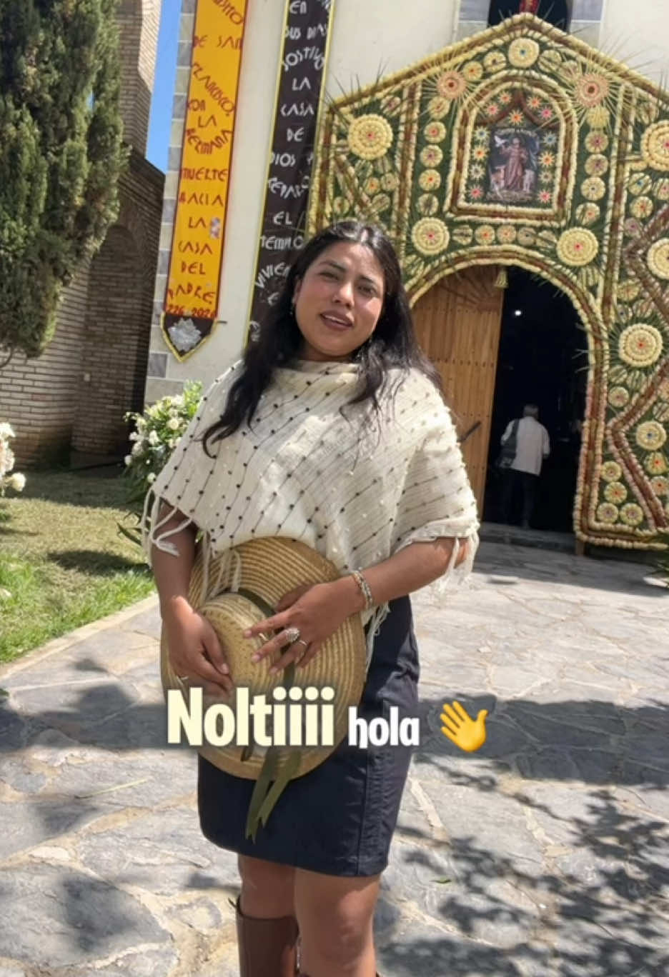 Noltiiii, les quiero mostrar un poquito de lo que viví en la fiesta patronal de la comunidad de San Francisco Xitlama, Puebla, México 🇲🇽. No me pude quedar al baile, porque tenía que llegar a pastorear mis borregos. 😫😩 y mi papá no quería quedarse.😒😂 #sierranegra #puebla