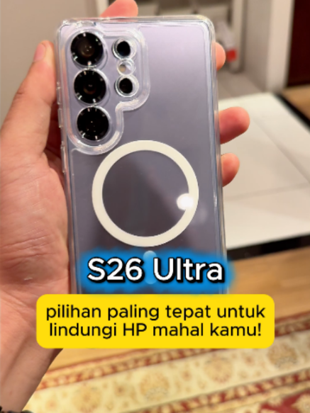 Lensa kamera nggak dibuat sejajar dengan permukaan casing. Raised edge sekitar 0,8 mm memberikan ruang tambahan ketika HP diletakkan di meja atau permukaan datar. #xundd #xunddcase #clearcase #pccase #magsafe #antikuning #viral #fyp #sgs #samsung #anticrack #tahanbenturan #s26ultra