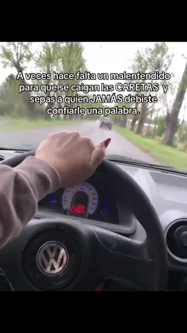 A veces hace falta un malentendido para que se caigan las caretas y puedas ver quién es realmente quién. Hay personas a las que les entregamos confianza, les contamos nuestras cosas y creemos que cuidarán nuestras palabras como si fueran propias… hasta que descubrimos que no era así. Y aunque duela, también es una enseñanza. Porque hay decepciones que no llegan para destruirte, sino para mostrarte a quién ya no tenés que darle acceso a tu vida. No te arrepientas de haber confiado; arrepentite, si acaso, de seguir confiando después de haber visto la verdad. Hay personas que se alejan solas cuando finalmente dejan de poder esconder quiénes son. #reflexion #careta #viraltiktok #sentirsebien #aprenderacallar 