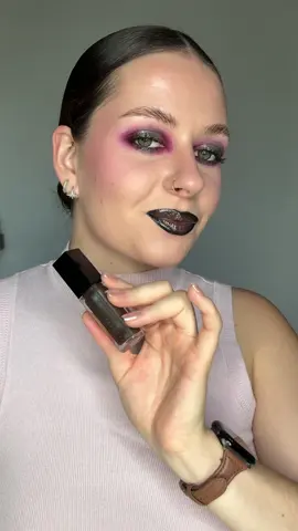 Le nouveau Gloss Bomb de @Fenty Beauty en teinte Caviar Crystalz, miam 🖤 #fentybeauty #lipcombo #makeupfr #darklips #sephorafrance 