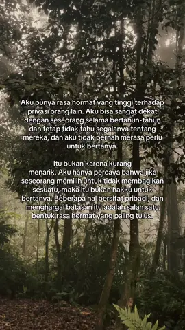 Tidak bertanya bukan berarti tidak peduli, jika anda bercerita saya akan menjadi pendengar yang baik.