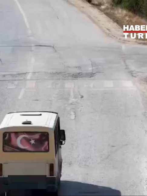 Kırıkkale'de kırmızı ışık ihlali yaptıktan sonra polis uygulama noktasında yön değiştiren minibüs sürücüsü, dron ile takip edilerek durduruldu. Ehliyet sınıfının kullandığı araca uygun olmadığı belirlenen sürücüye 28 bin lira para cezası uygulandı.#habertürktv