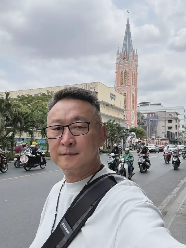 Walk around more and you'll feel more relaxed and happy. That's what traveling's all about. #single #Uncle 