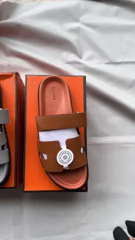 SANDALES HERMÈS CHYPRE AUTHENTIQUE LA QU’IL FAUTA T’ES PIED ☑️🚚 Whspp:07-07-73-14-19 TEL:07-07-73-14-19📍🚚