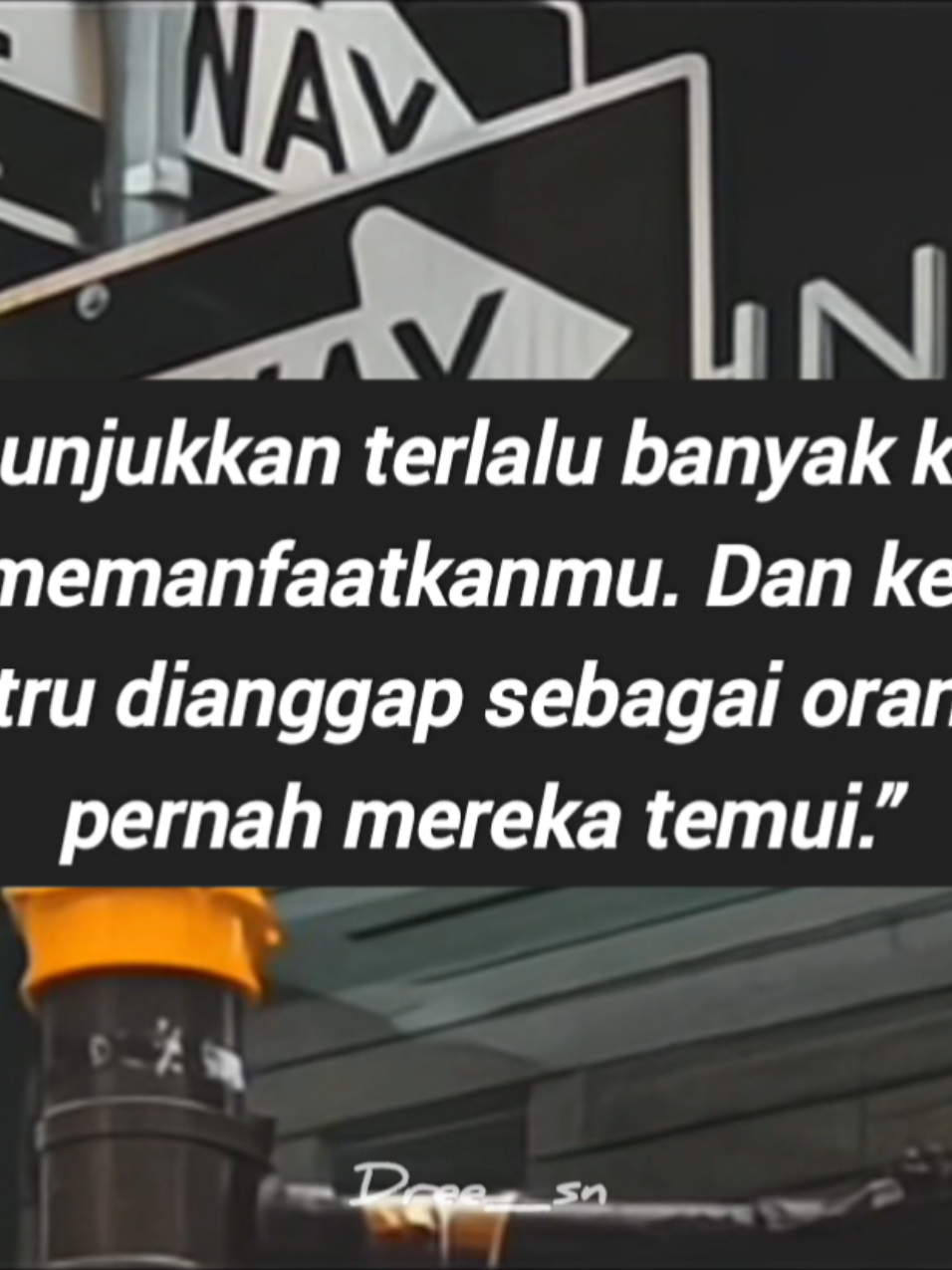 Kalimat di atas bukan bermaksud mengajak seseorang berhenti berbuat baik. Kebaikanmu mencerminkan nilai dirimu, bukan bagaimana orang lain menanggapinya. Namun, tetaplah berbuat baik tanpa mengabaikan dirimu sendiri, #fyp #quotes #hearttouching #deepthoughts #life 
