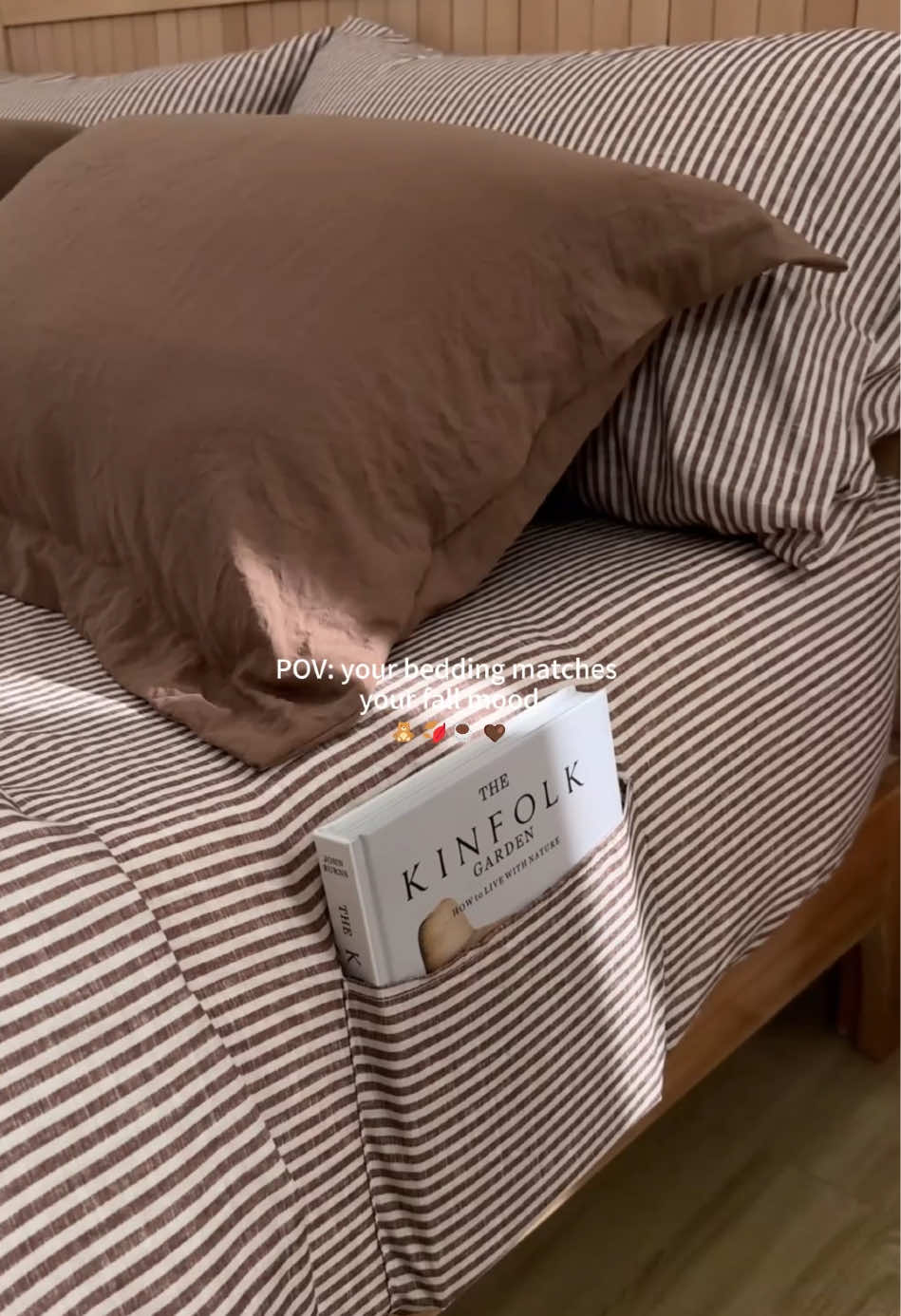 Brown stripes + cozy fall nights 🤎🍂 7 pieces with pockets on BOTH sides 👀 #Monbix #beddingset #comforterset #fallbedding #fallaesthetic 
