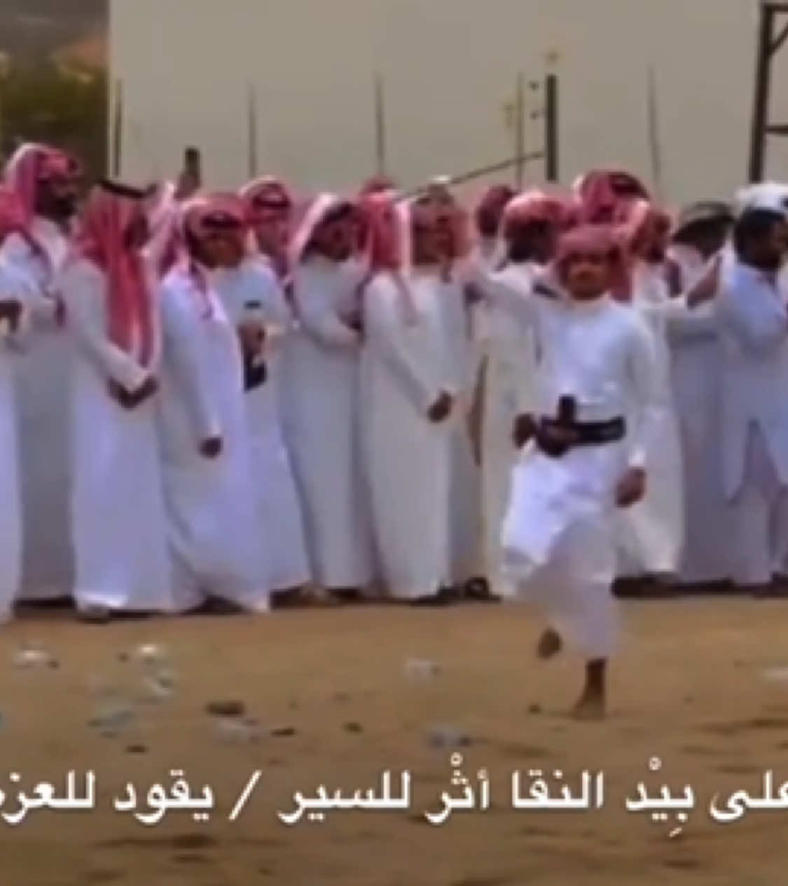 ‏ نترك على بيد النقا أثْر للسير ‏يقود للعزه يجدد إلى الآن ‏الدار والدين اشهد ان حبها غير ‏بقلوبنا الجسرات من قوّ لايمان ‏نصبح اعدا اوطاننا بالمناعير ‏قبل تعايد يد يام وهمدان ‏ للمعتدى بلا عد نزحف طوابير ‏حرابة برجال وخيول نجران محسن ظافر سبعان الحارث #محسن_سبعان #يام #همدان #نجران #السعودية  