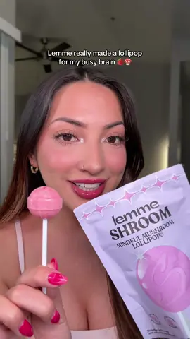 My brain has 25 tabs open at all times 😂🍓 I love how easy Lemme made adding Lion’s Mane, Reishi & Cordyceps into my routine @lemme  #lemme #lemmelollipops #lemmenewarrivals #lemmenewlollipops