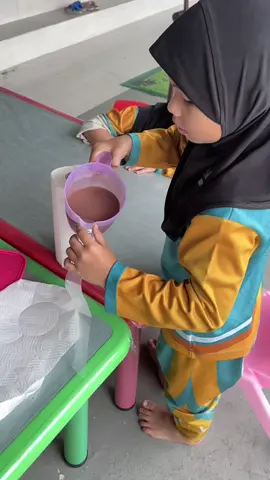Shake Shake, jadi Aiskrim 😋🍦 Aktiviti yang mudah, menarik dan menyeronokkan 🤍  #fyp #playschool #activity #foryoupage #preschool  