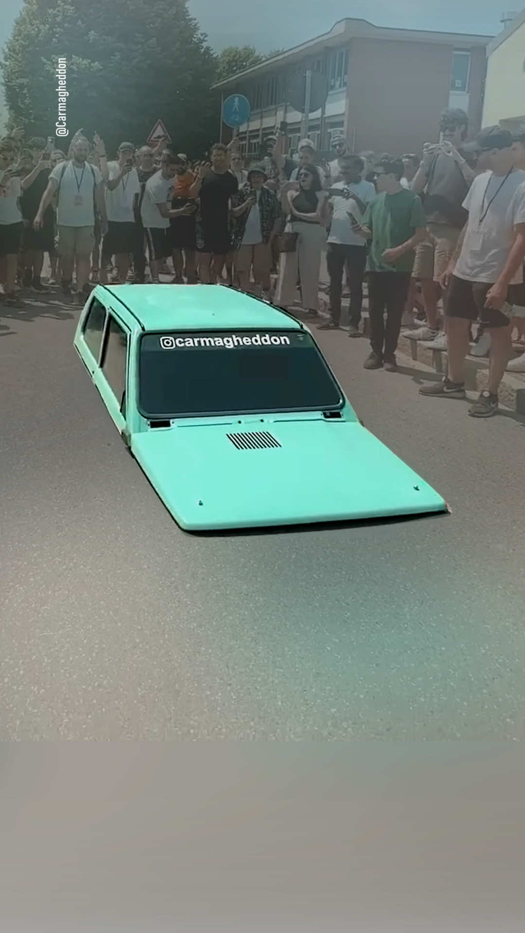 Эта машина выглядит как баг в игре Кто-то посмотрел на обычный автомобиль и решил, что ему срочно нужна радикальная переделка. Результат выглядит настолько безумно, что в него сложно поверить с первого взгляда. Funny Background Music - echoes_of_lumen #факты #истории #FactFusion