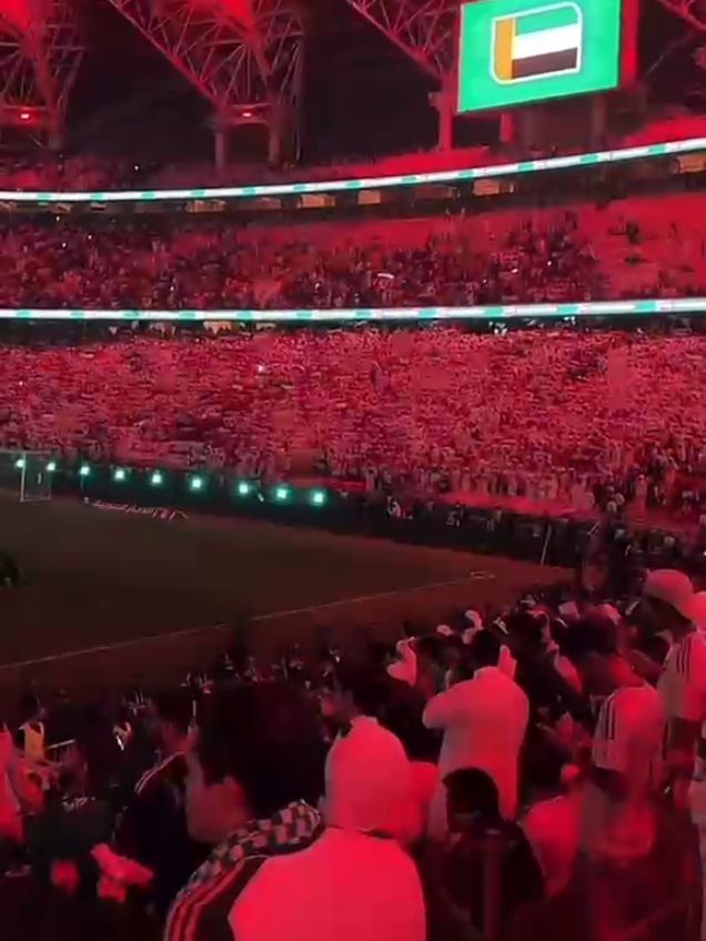 #وقوف الجماهير السعودين واحترامهم النشيد الاماراتي