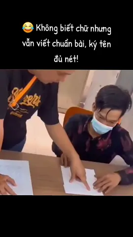 😂 Không biết chữ nhưng vẫn viết chuẩn bài, ký tên đủ nét! 🤣 #HaiHuoc #CaKhịa #ChuyenLaCoThat #CameraChayBangCom #TikTokVietNam 