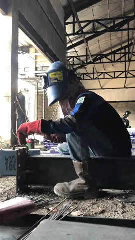 Kerja”tanpa ada nyah libur💪🔥#welder #kontruksi #fyp 