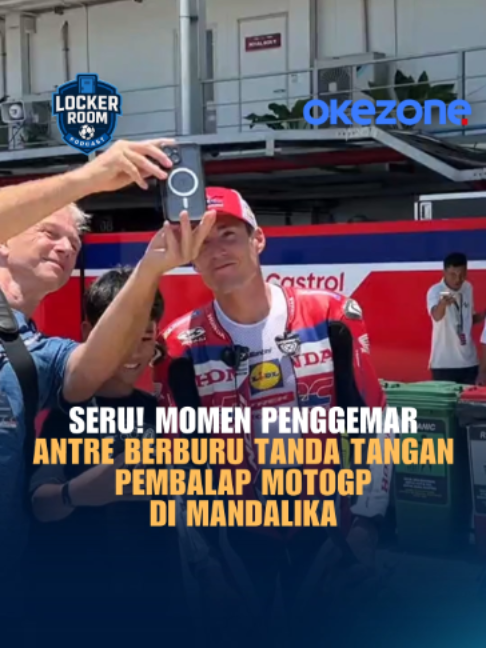 Meski cuaca panas dan harus menunggu cukup lama, para penggemar tetap antusias menanti pembalap MotoGP untuk berburu tanda tangan hingga foto bareng idola mereka, di Sirkuit Mandalika, Lombok Tengah, Jumat (9/10/2026). Para pembalap pun tetap meluangkan waktu menyapa fans. Usai sesi free practice, mereka mengaku tidak mengalami kendala berarti, hanya cuaca panas yang cukup terasa. #podcastlockerrom #MotoGP #Mandalika