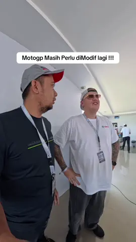 di tangan bule kw, motogp harus dimodif lagi 👀