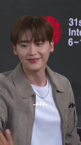 [261010] LEE JONG SUK • Outdoor Stage Greeting THE REMARRIED EMPRESS •• 2026 Busan International Film Festival #LeeJongSuk #TheRemarriedEmpress #Disney+ #BIFF