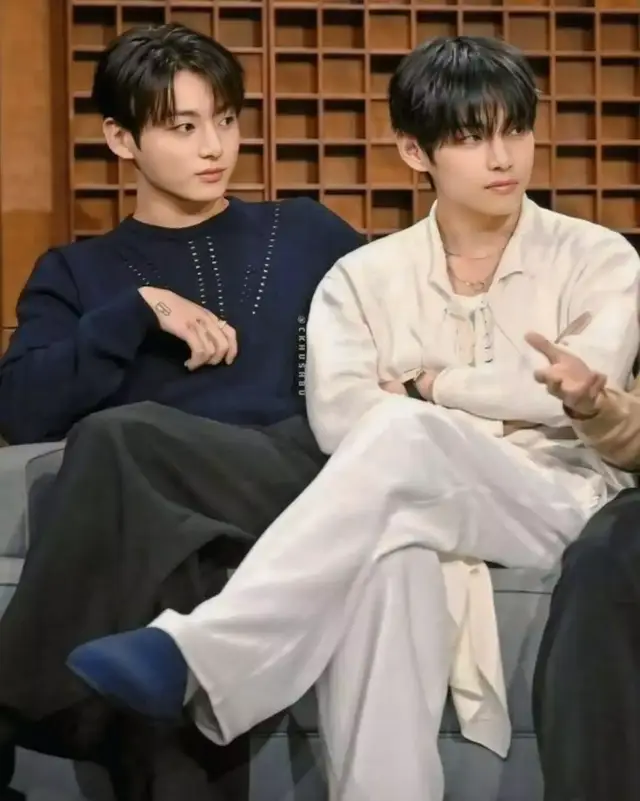 taekook pic ..........💖💫 @BTS @mnijungkook 