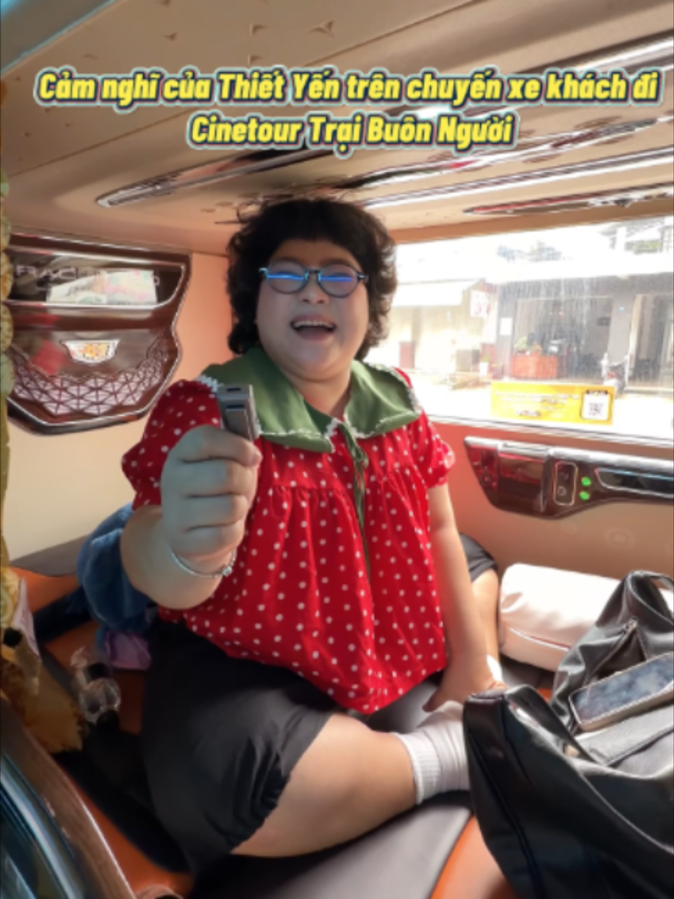 Cảm nghĩ của diễn Viên Thiết Yến trên chuyến xe khi đi Cine tour như thế nào #vipbus #vipbusvn #haihuoc #limousine #xephongdoi