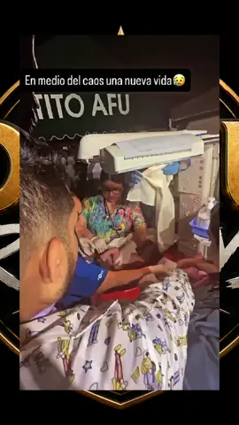 🚨🇵🇦 ¡LA VIDA NO SE DETIENE ANTE LA ADVERSIDAD! En medio de la difícil situación que vive Panamá por los fuertes temblores, un equipo de médicos demuestra su compromiso con la vida al traer al mundo a una nueva criatura. 👶❤️ Mientras el país enfrenta momentos de incertidumbre, el nacimiento de un bebé representa una luz de esperanza, amor y fe en medio de la emergencia. 👏 ¡Honor y reconocimiento a todo el personal de salud que continúa trabajando para salvar vidas! 🙏 Que Dios proteja a Panamá y a todas las familias afectadas. #terremotopanama 