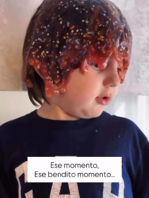 Todos nos pegamos un chicle en algún punto de nuestra infancia… pero esto!!! 😮‍💨🙄😮‍💨