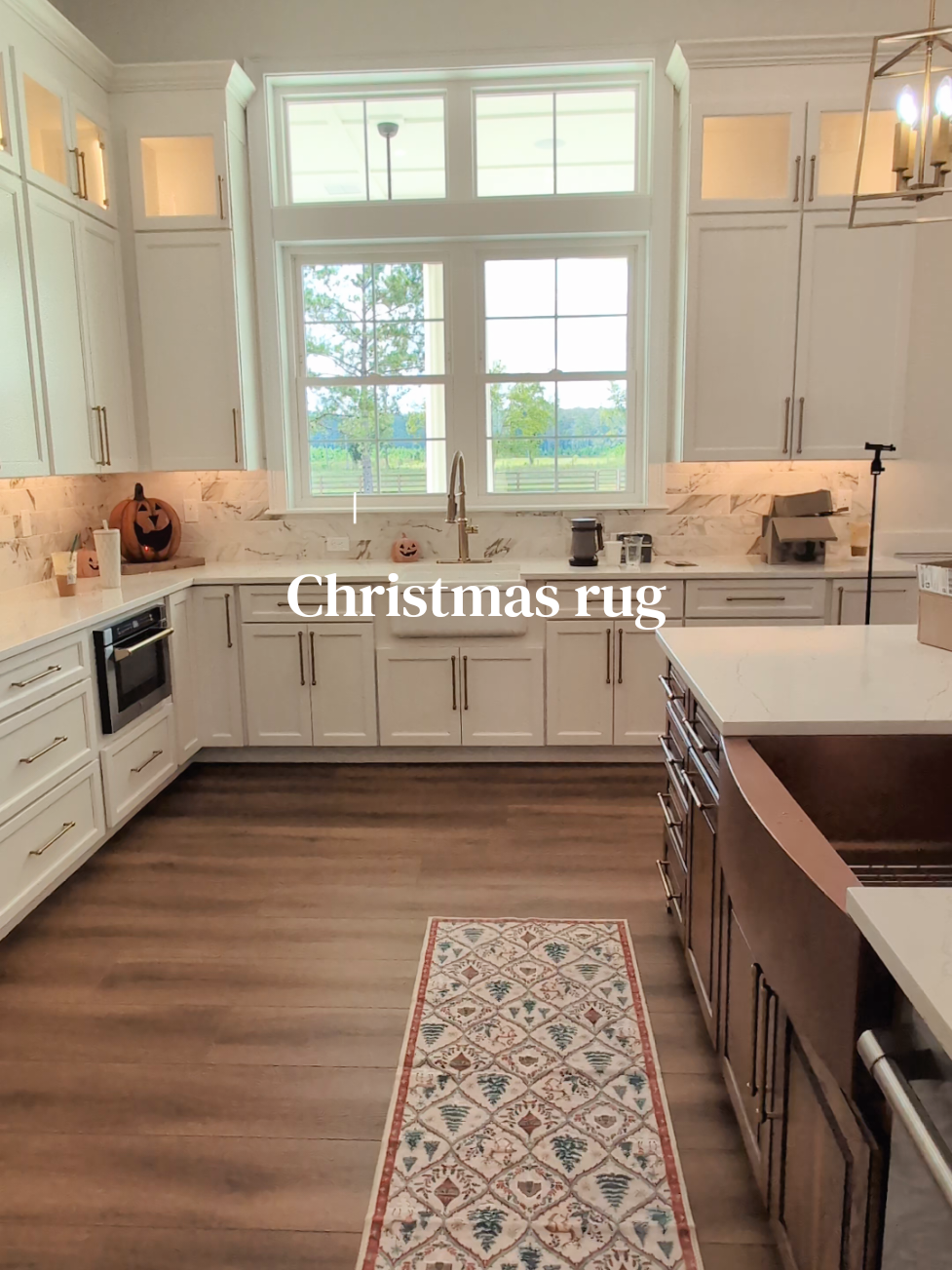 Such an easy way to add a little Christmas cheer to your home! 🎄❤️ This Christmas runner rug is perfect for bringing a festive touch to your hallway, kitchen, or entryway! #ChristmasDecor #ChristmasRunnerRug #HolidayHomeDecor #ChristmasFinds #cozychristmas 